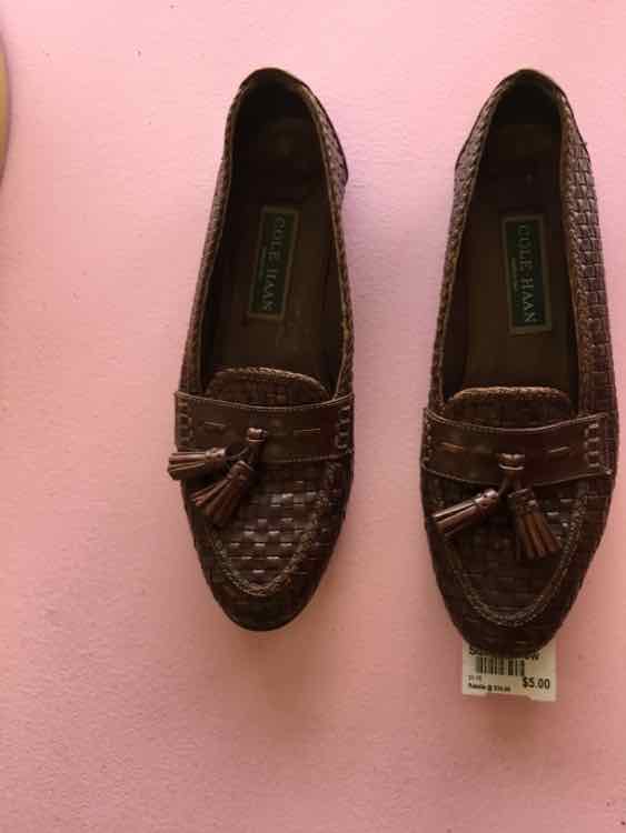 Shoe Size 8 narrow Cole-Han Flats