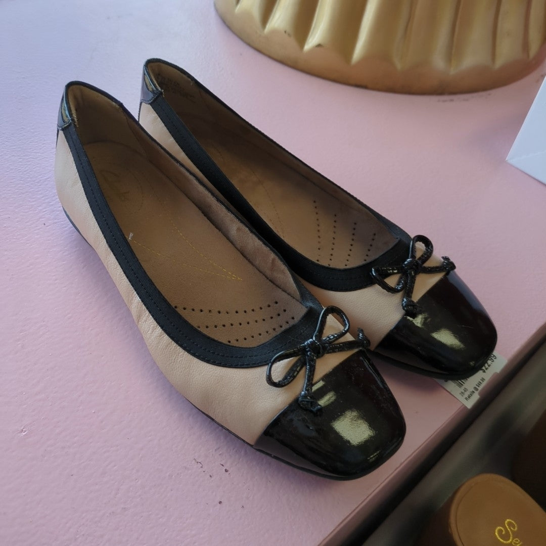 Shoe Size 8.5 Clarks Flats